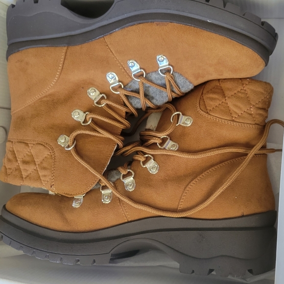 Winter Boots - Picture 2 of 4